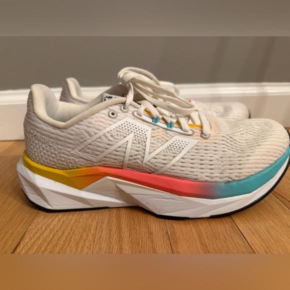 New Balance FuelCell Propel V5 Unisex (W8.5) & (M(7) - Picture 2 of 6
